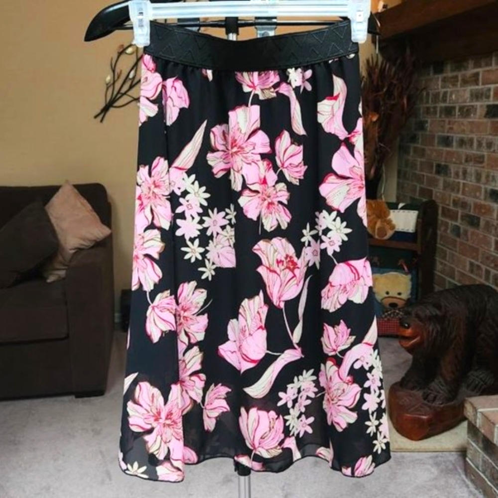 NWT LuLaRoe Lola black and pink floral print skirt sz XS